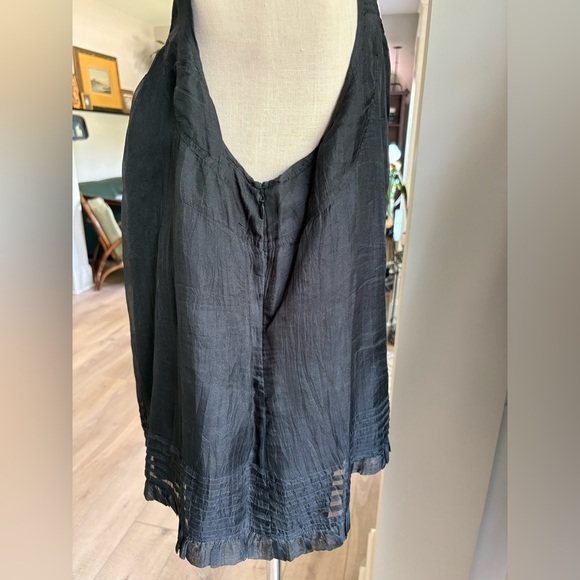 Black Silk Sleeveless Tank Top - Picture 5 of 6